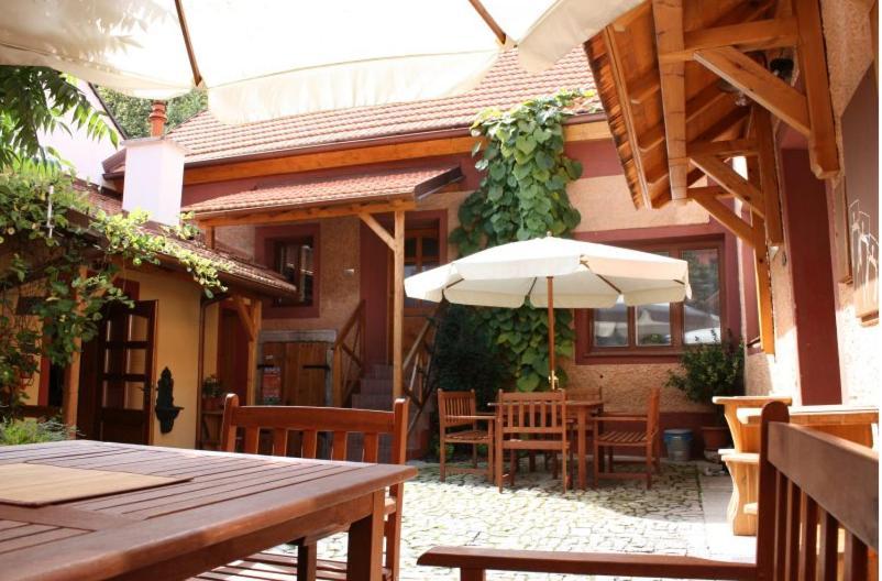 Hostel Postel Чешки Крумлов Екстериор снимка